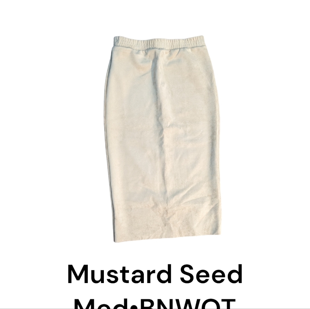 Soft suede skirt. Med